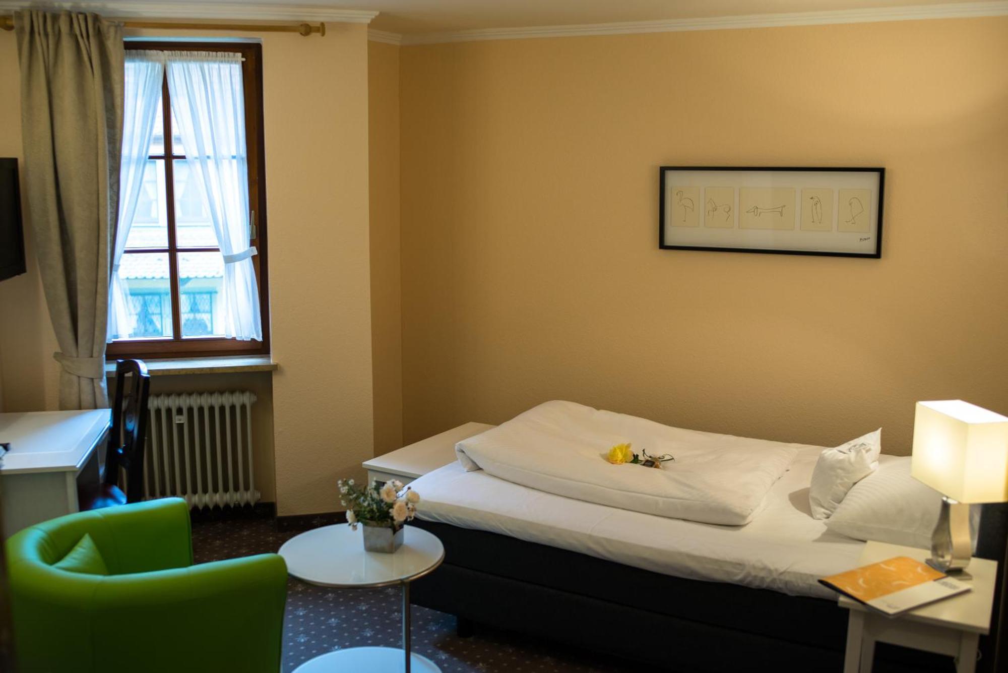 Hotel Leicht Biebelried Экстерьер фото