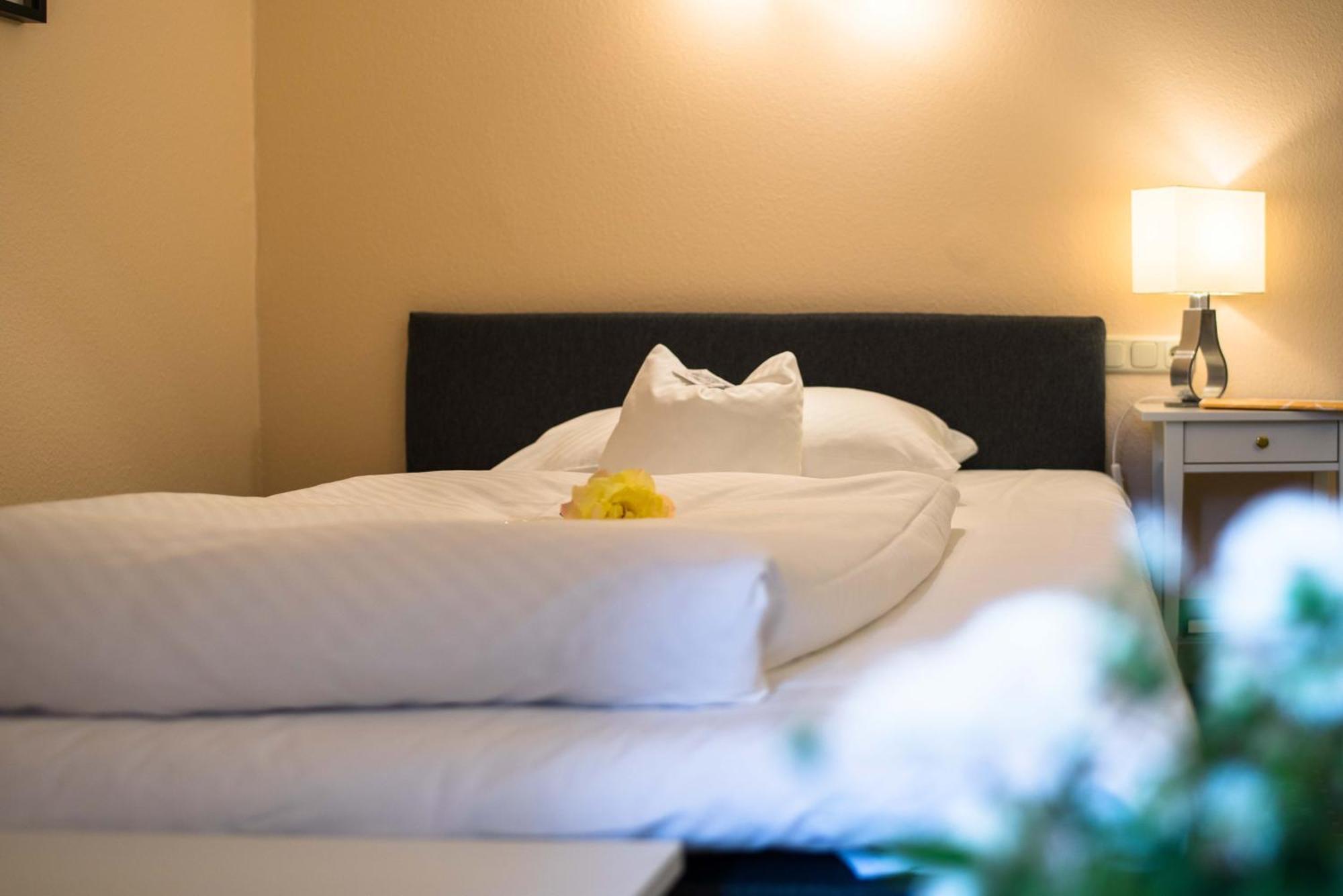 Hotel Leicht Biebelried Экстерьер фото